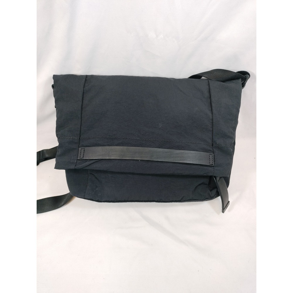 Lululemon On My Level Messenger Bag Black Nylon Expandable Crossbody